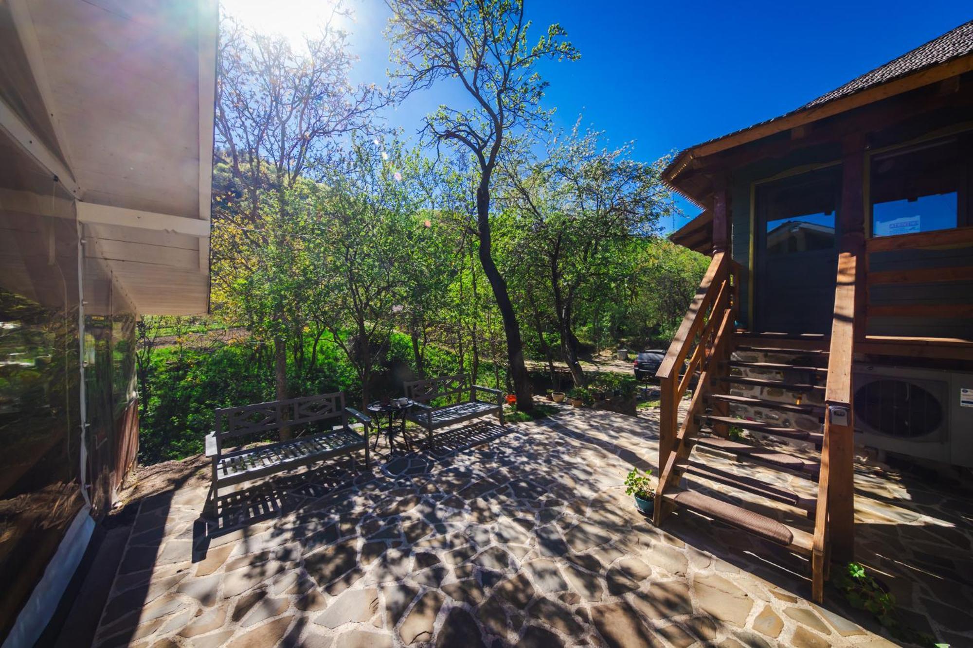 Alunis Retreat Hotel Exterior foto