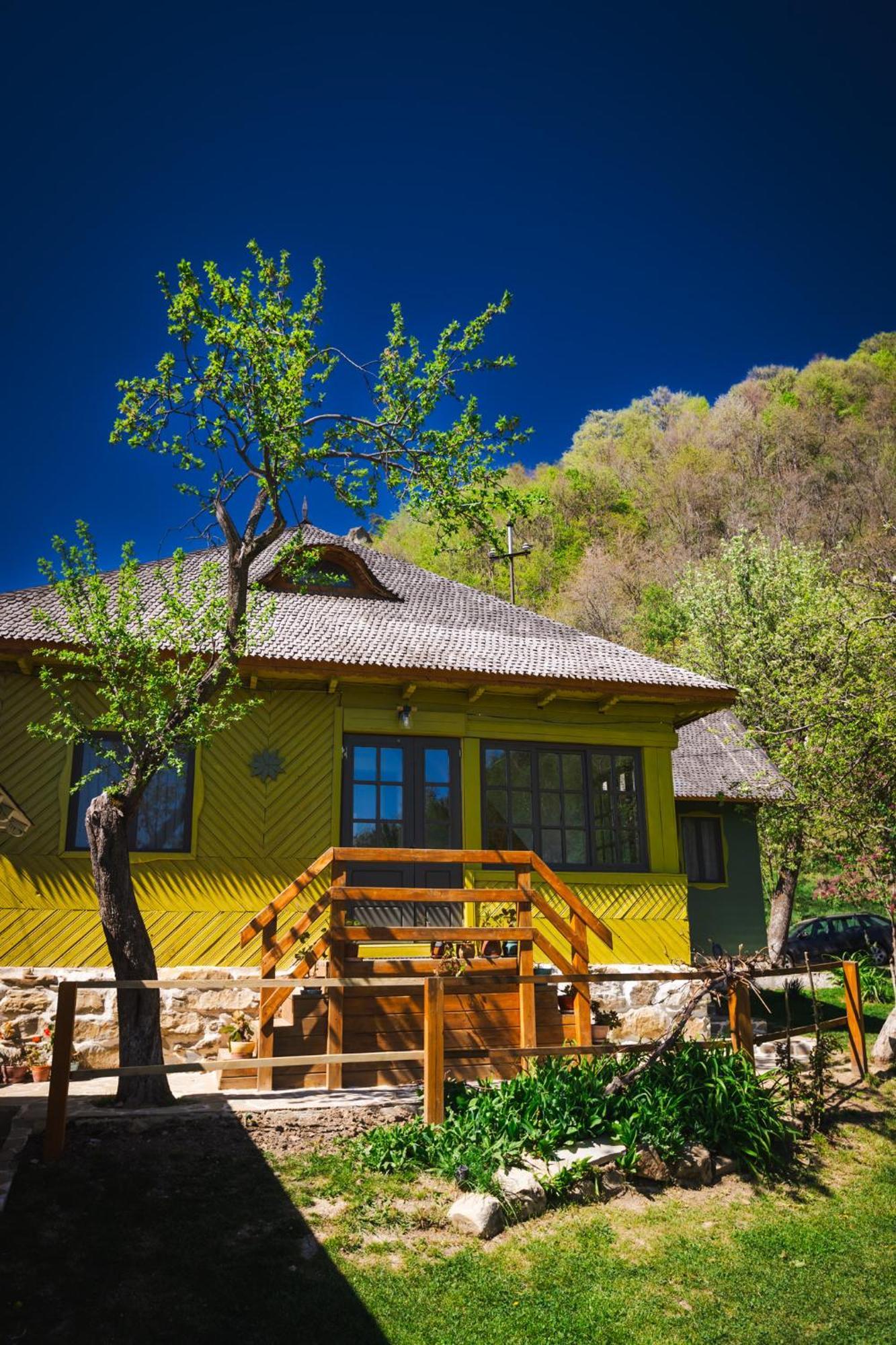 Alunis Retreat Hotel Exterior foto