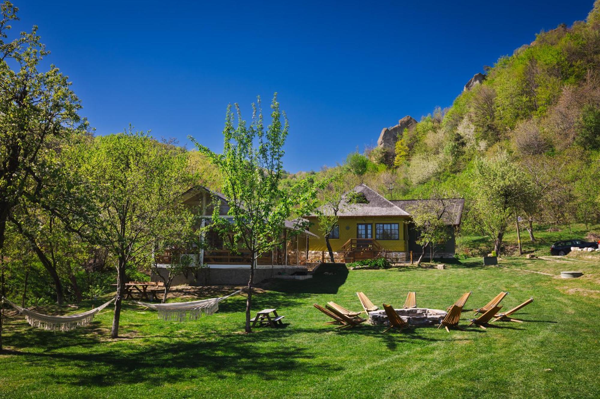 Alunis Retreat Hotel Exterior foto