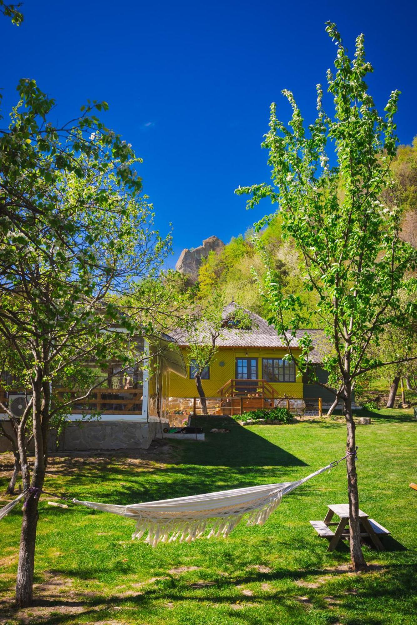 Alunis Retreat Hotel Exterior foto