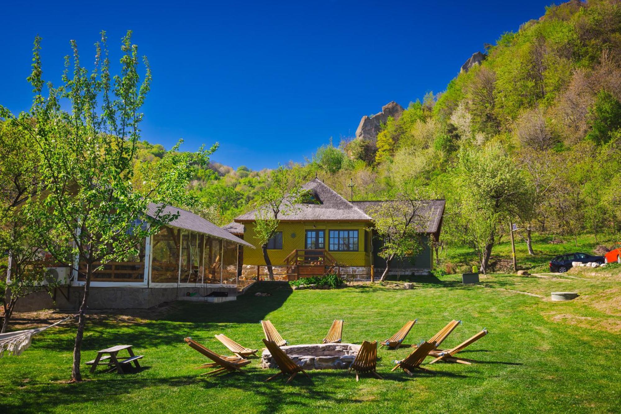 Alunis Retreat Hotel Exterior foto